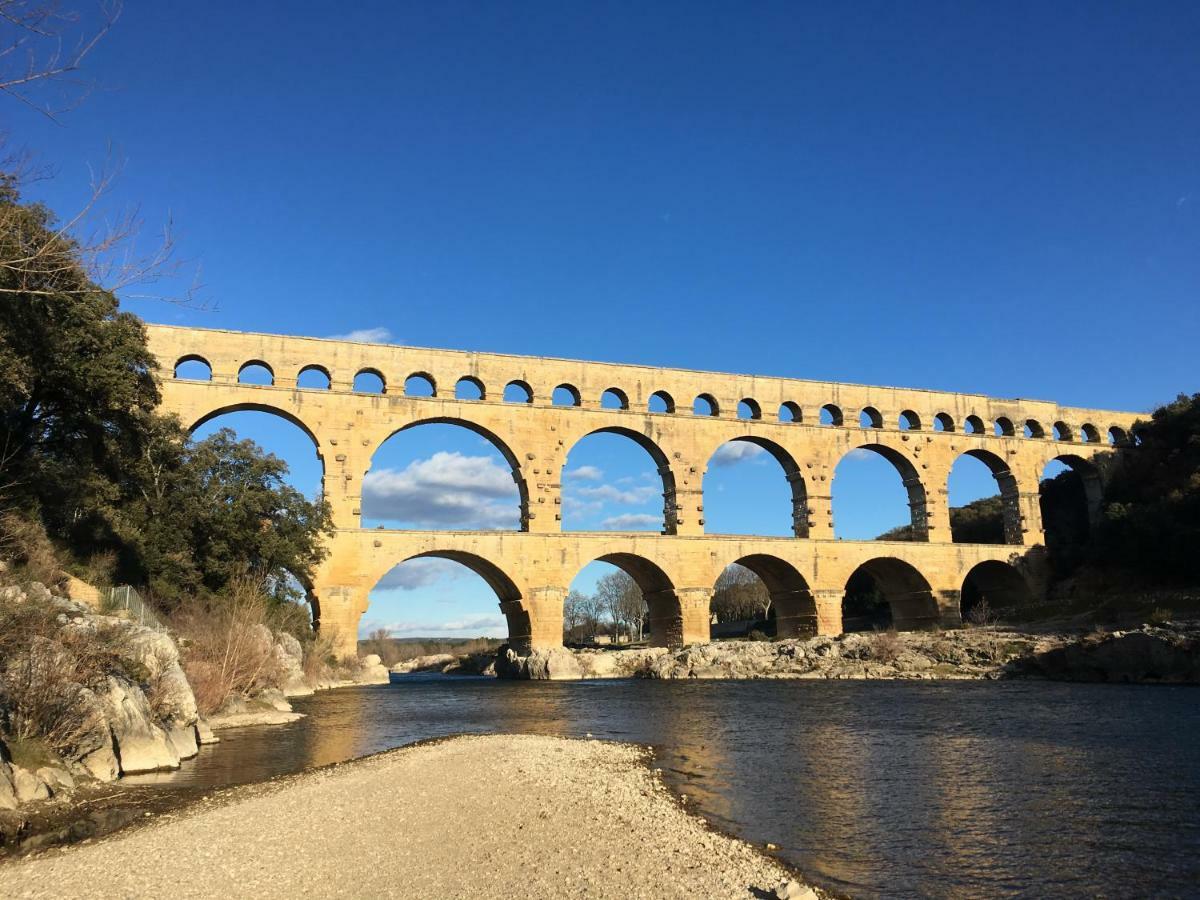 A Gauche Du Pont Hotel Vers-Pont-du-Gard Buitenkant foto